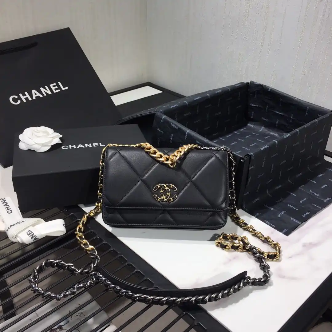 CL CHAIN WALLET