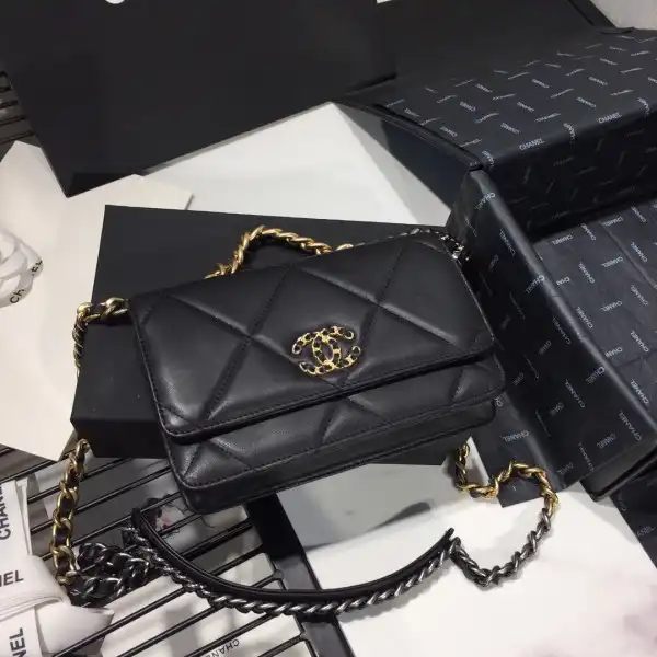 First Bag Ru CHANEL CHAIN WALLET