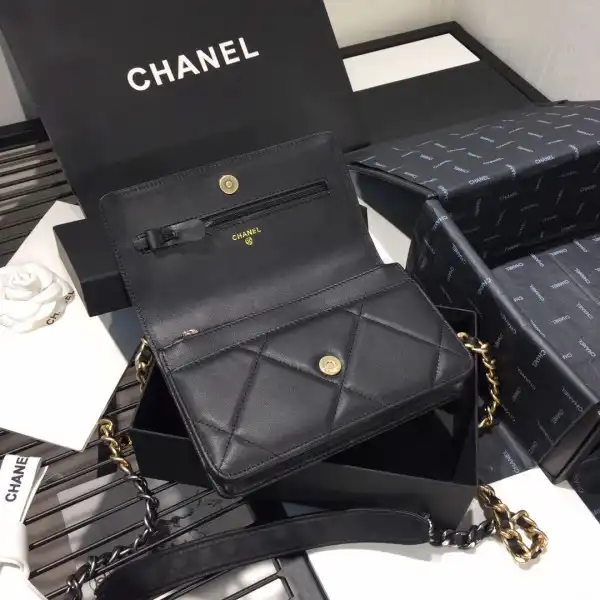 First Bag Ru CHANEL CHAIN WALLET