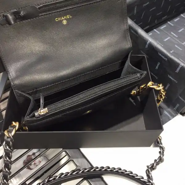 First Bag Ru CHANEL CHAIN WALLET