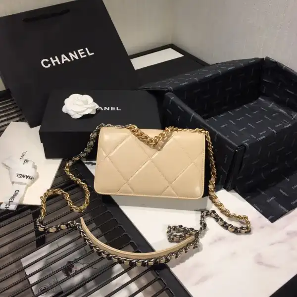 CHANEL CHAIN WALLET