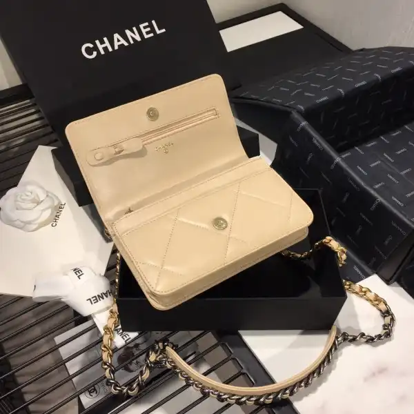 CHANEL CHAIN WALLET