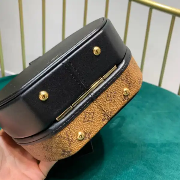 Frstbag ru Louis Vuitton PETITE BOITE CHAPEAU