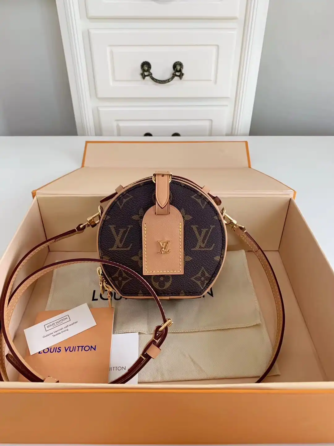 First bag ru LOUIS VUITTON MINI BOITE CHAPEAU