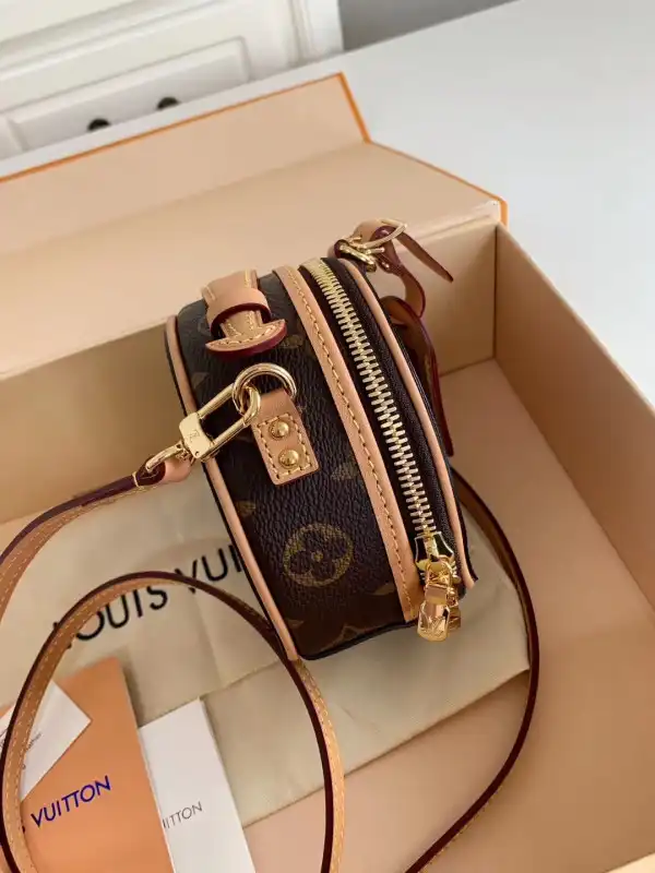 First bag ru LOUIS VUITTON MINI BOITE CHAPEAU