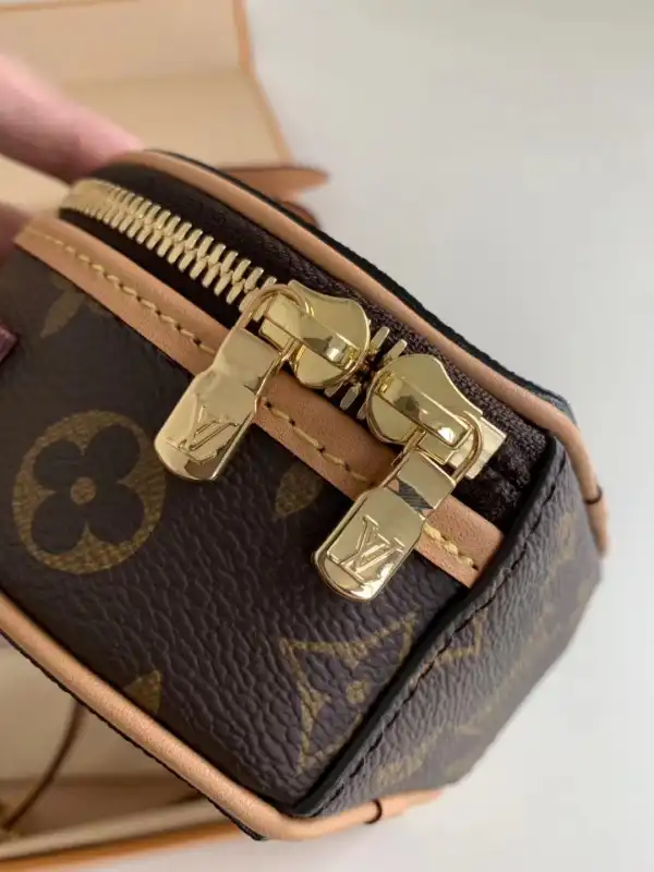 First bag ru LOUIS VUITTON MINI BOITE CHAPEAU