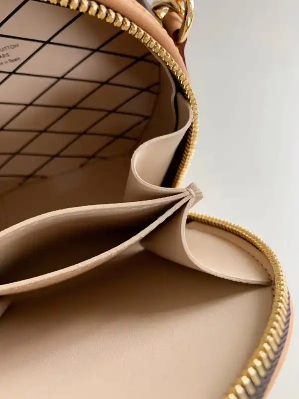 LOUIS VUITTON MINI BOITE CHAPEAU