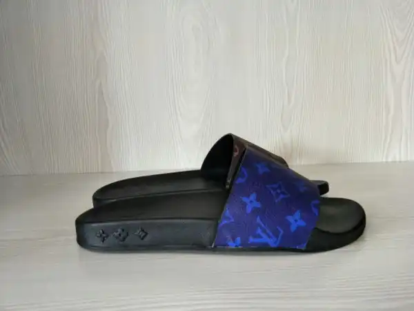 LOUIS VUITTON SLIPPERS