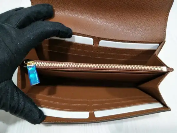 TO LOUIS VUITTON SARAH WALLET