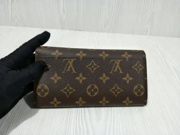 LOUIS VUITTON SARAH WALLET