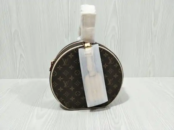 First bag ru Louis Vuitton PETITE BOITE CHAPEAU