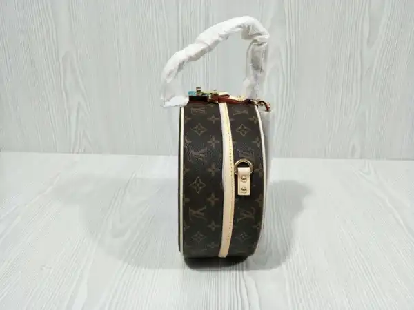 First bag ru Louis Vuitton PETITE BOITE CHAPEAU