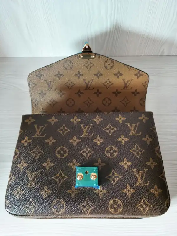 Louis Vuitton POCHETTE METIS