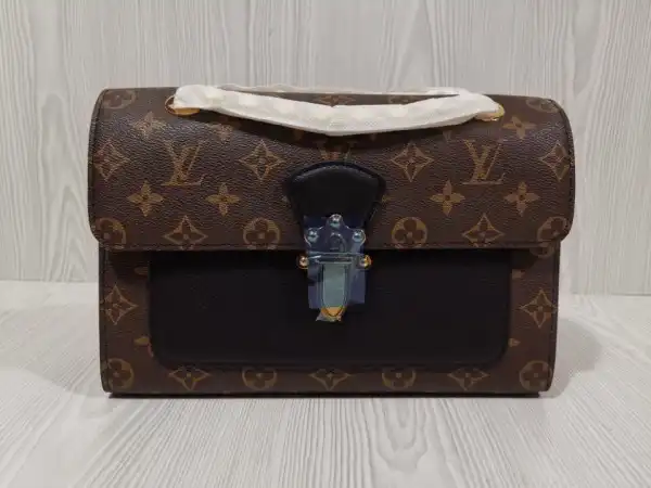 First bag ru Louis Vuitton VICTOIRE