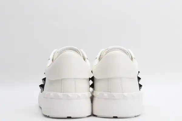 Frstbag ru VALENTINO ROCKSTUD UNTITLED SNEAKER WITH TONAL STUDS