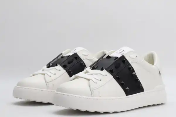 Frstbag ru VALENTINO ROCKSTUD UNTITLED SNEAKER WITH TONAL STUDS