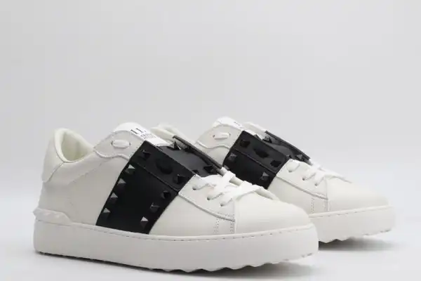 Bagsoffer VALENTINO ROCKSTUD UNTITLED SNEAKER WITH TONAL STUDS