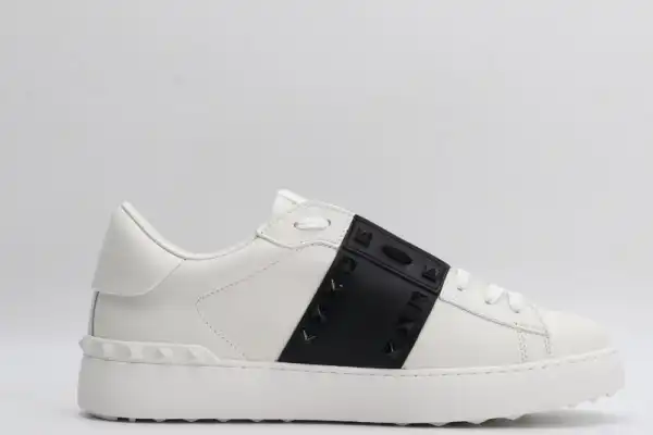 Bagsoffer VALENTINO ROCKSTUD UNTITLED SNEAKER WITH TONAL STUDS