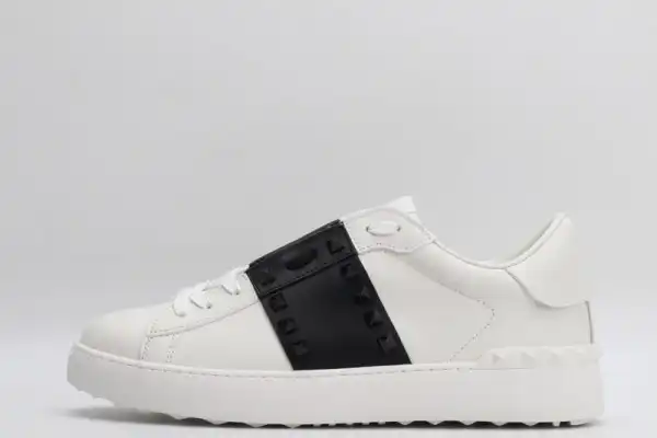 Frstbag ru VALENTINO ROCKSTUD UNTITLED SNEAKER WITH TONAL STUDS