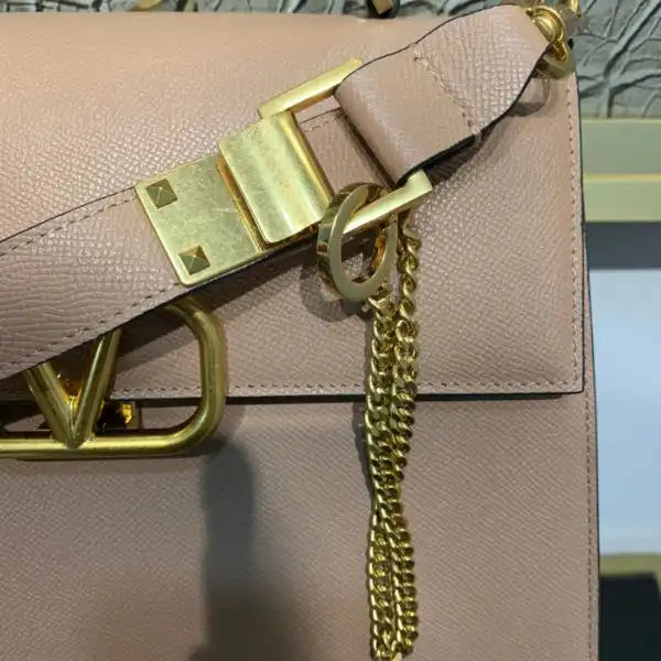 Bagsoffer VALENTINO VSLING GRAINY CALFSKIN HANDBAG