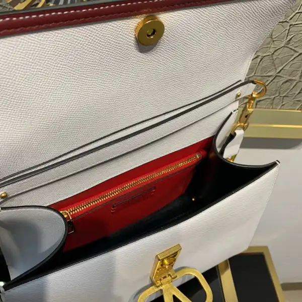 Bagsoffer VALENTINO VSLING GRAINY CALFSKIN HANDBAG