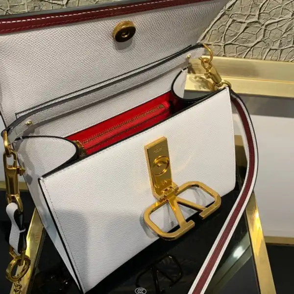 Yupoo bagsoffer VALENTINO SMALL VSLING GRAINY CALFSKIN HANDBAG