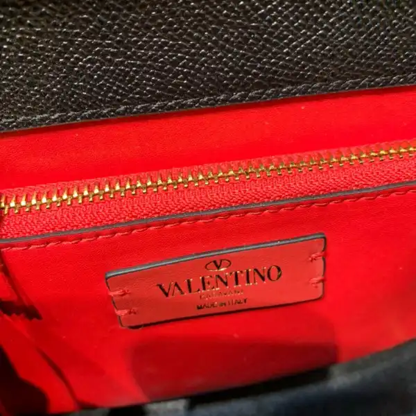 Bagsoffer VALENTINO SMALL VSLING GRAINY CALFSKIN HANDBAG