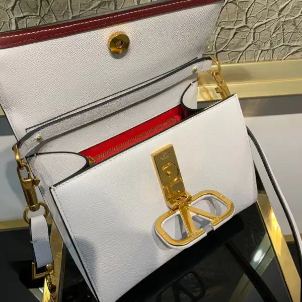 Yupoo bagsoffer VALENTINO SMALL VSLING GRAINY CALFSKIN HANDBAG