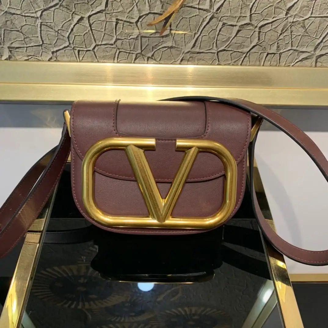 Frstbag ru VALENTINO SMALL SUPERVEE CALFSKIN CROSSBODY BAG