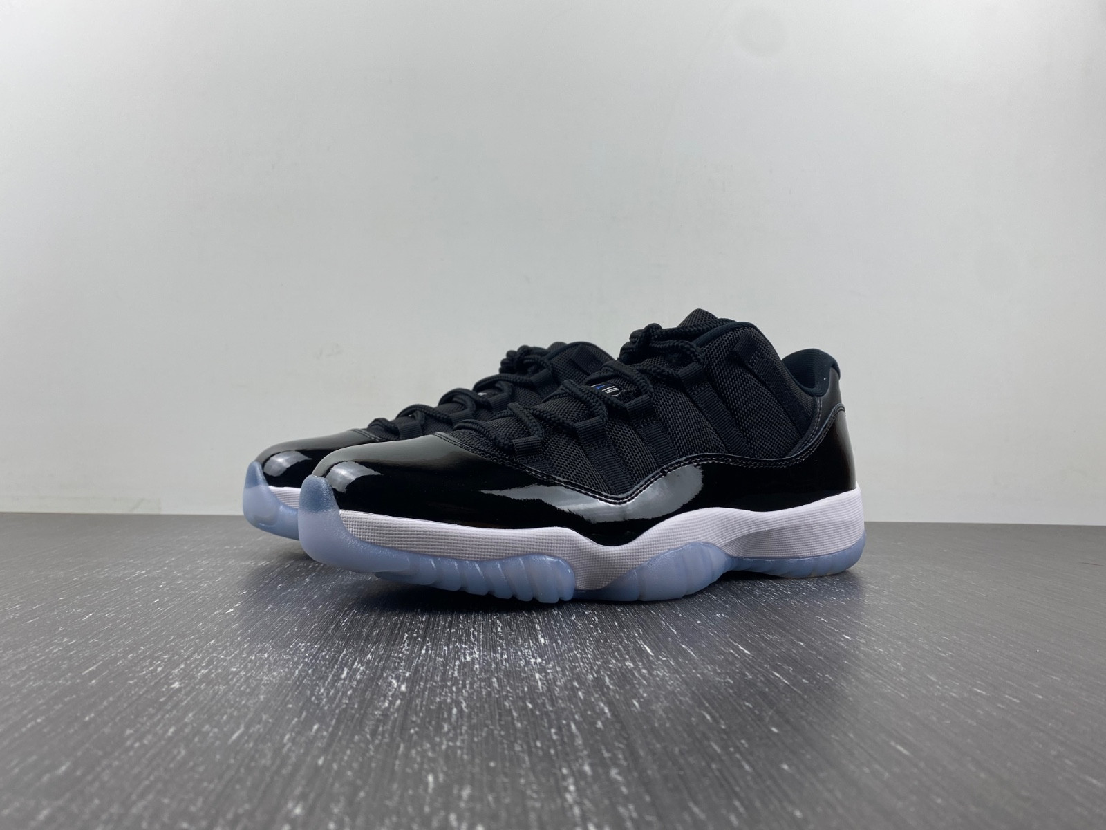 HOT SALE AIR JORDAN 11 LOW 'SPACE JAM' FV5104-004