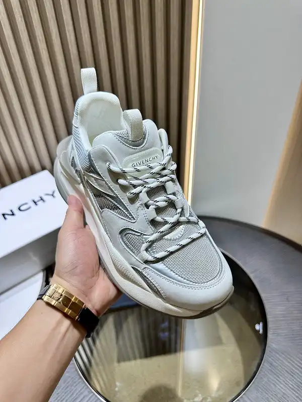 Gienvchy Men Sneakers