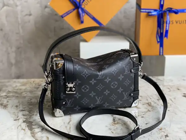 First bag ru LOUIS VUITTON SIDE TRUNK MM