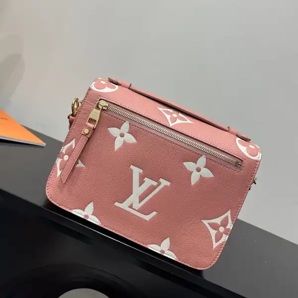 First bag ru LOUIS VUITTON POCHETTE MÉTIS