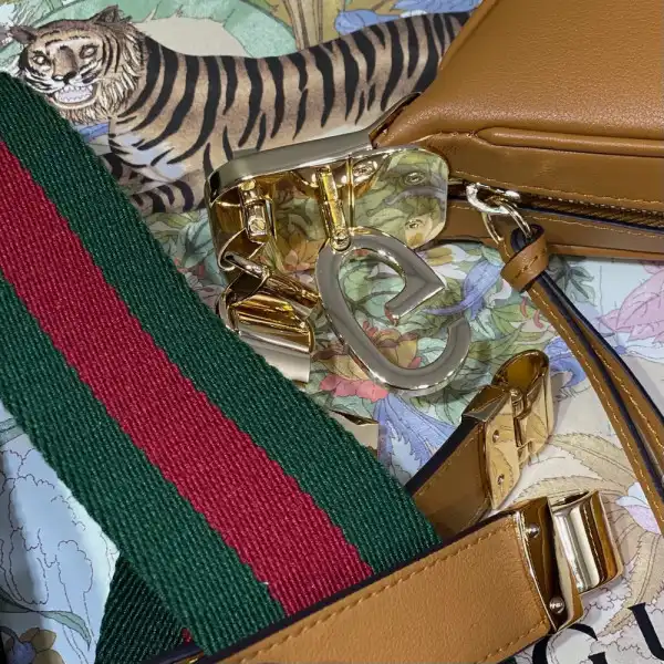 Affordable GUCCI Attache large shoulder bag