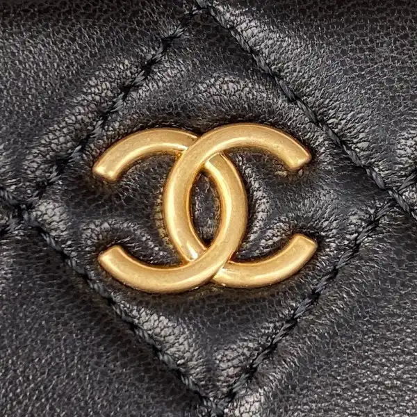 CHANEL VANITY WITH CHAIN