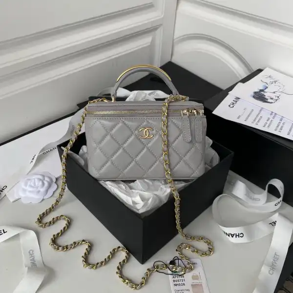 First bag ru CHANEL VANITY WITH CHAIN