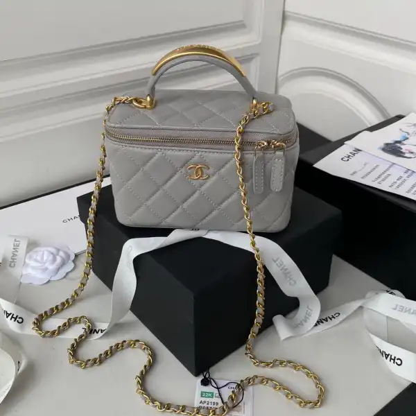 First bag ru CHANEL VANITY WITH CHAIN