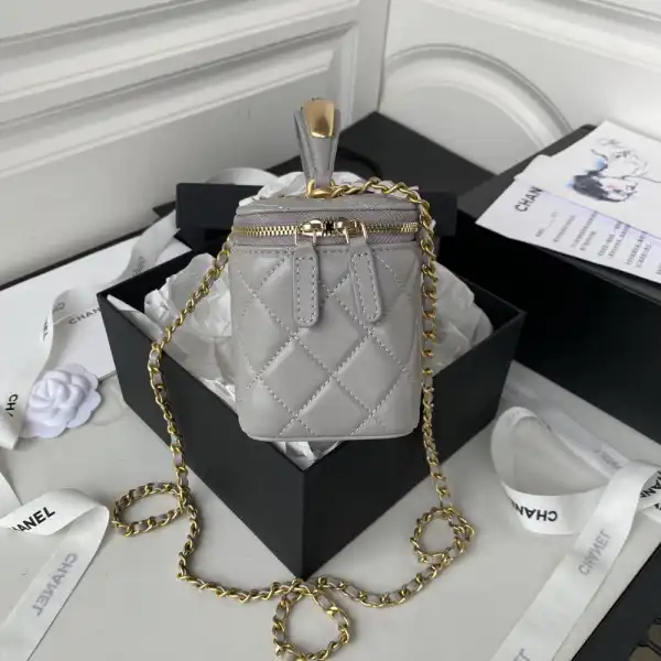 Bagsoffer CL VANITY WITH CHAIN