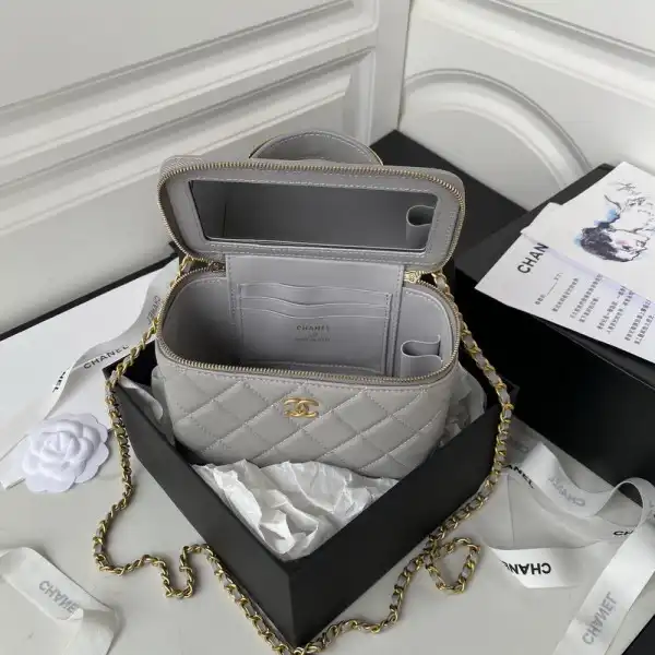 First bag ru CHANEL VANITY WITH CHAIN