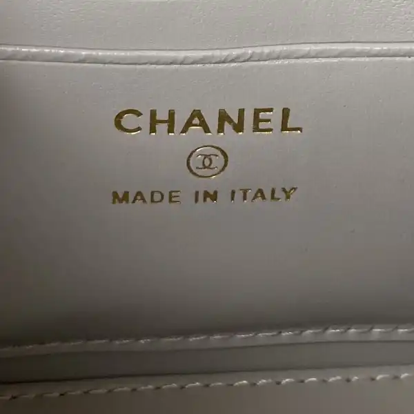 First bag ru CHANEL VANITY WITH CHAIN