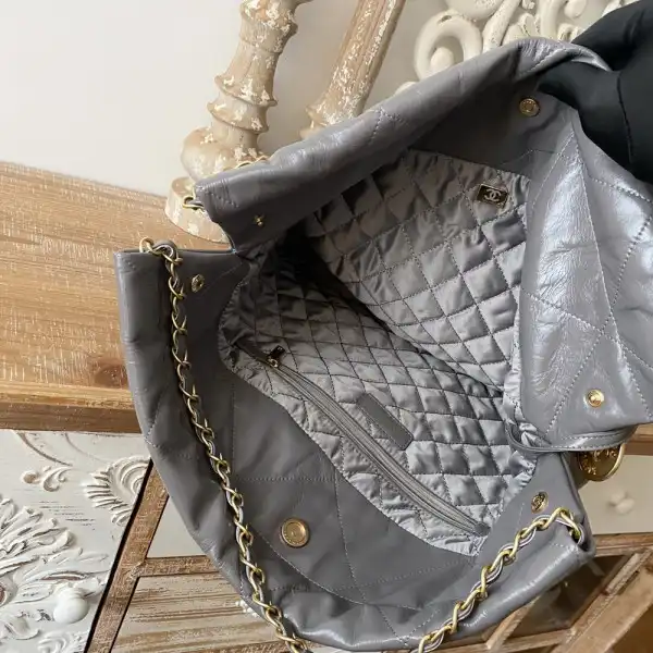 CHANEL 22 HANDBAG