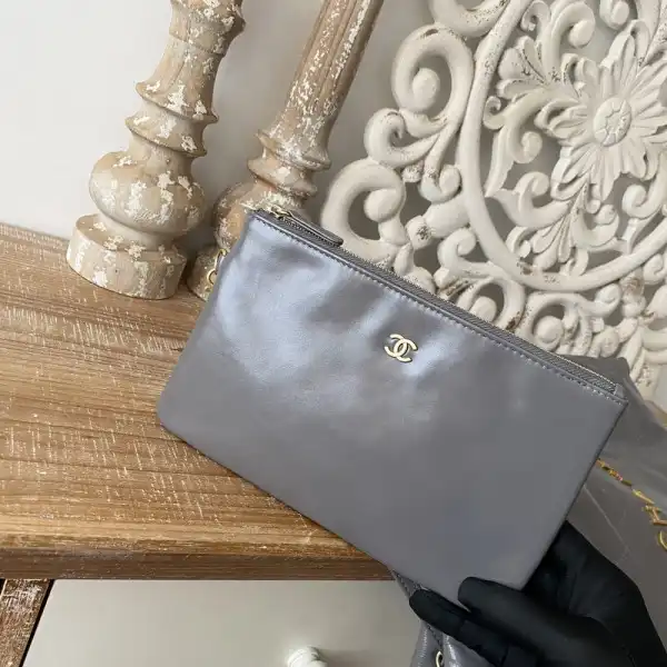 CHANEL 22 HANDBAG