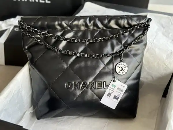 CHANEL 22 SMALL HANDBAG