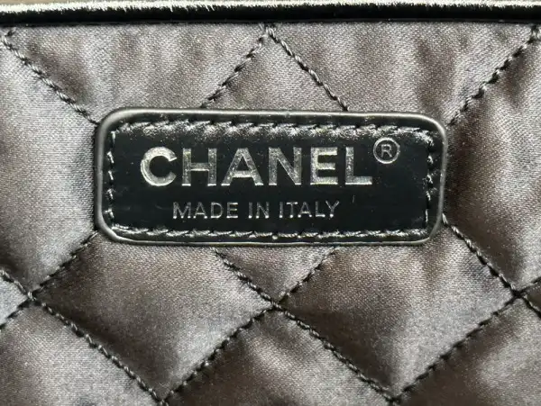 CHANEL 22 HANDBAG