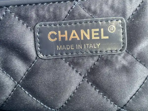 CHANEL 22 HANDBAG