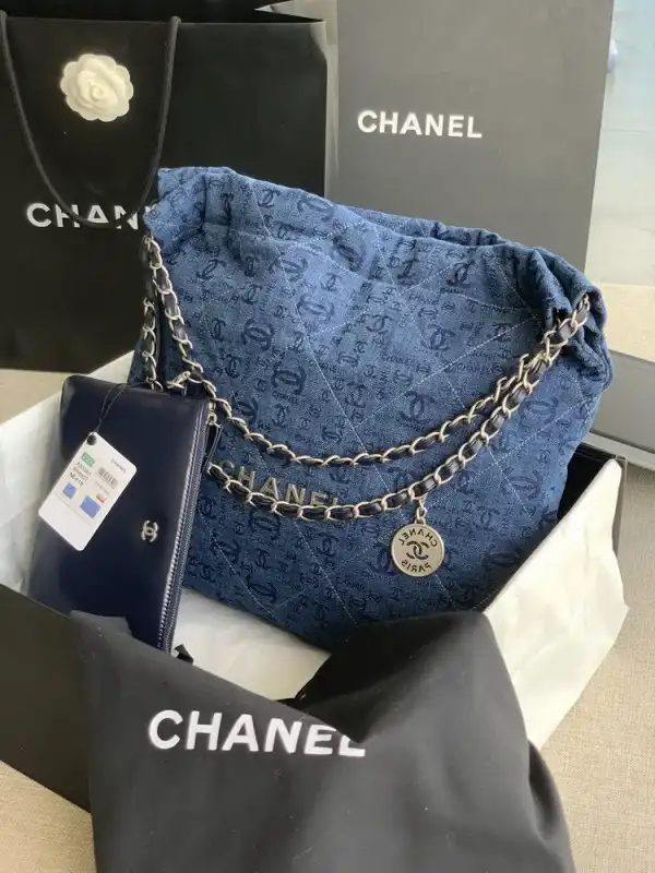 CHANEL 22 HANDBAG