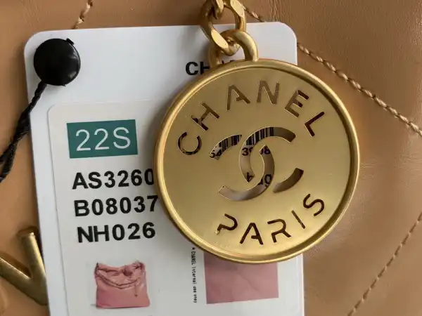 CHANEL 22 SMALL HANDBAG