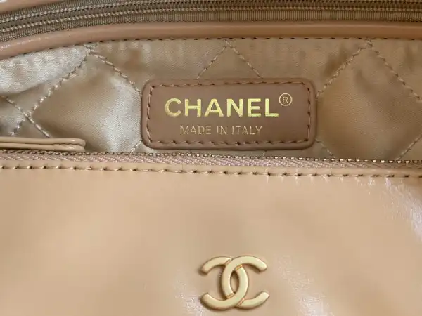 CHANEL 22 SMALL HANDBAG