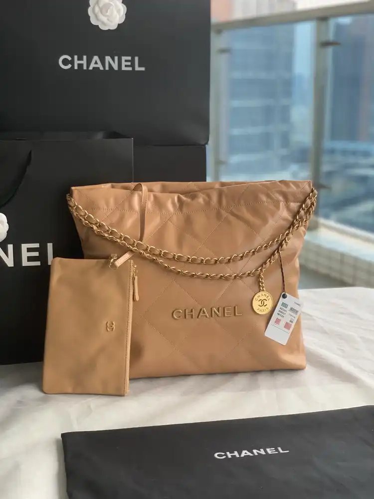 First Bag Ru CHANEL 22 HANDBAG