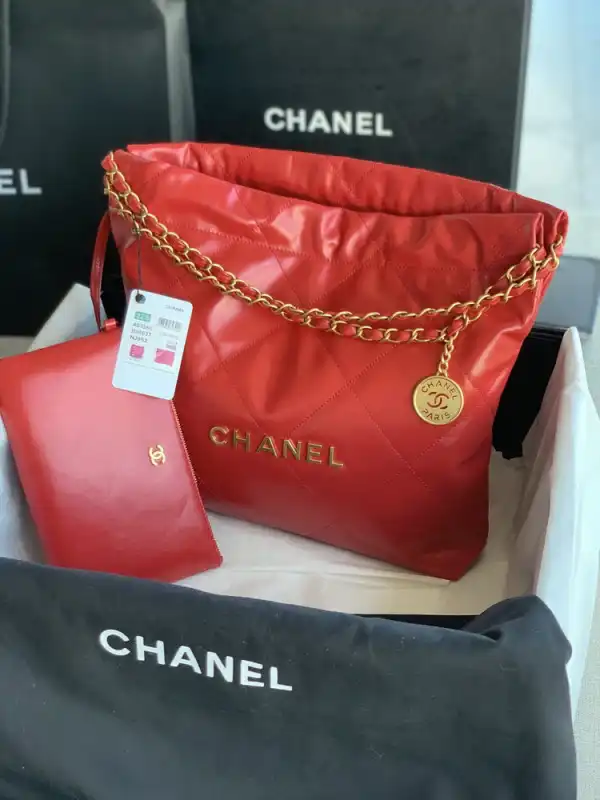 First bag ru CHANEL 22 SMALL HANDBAG